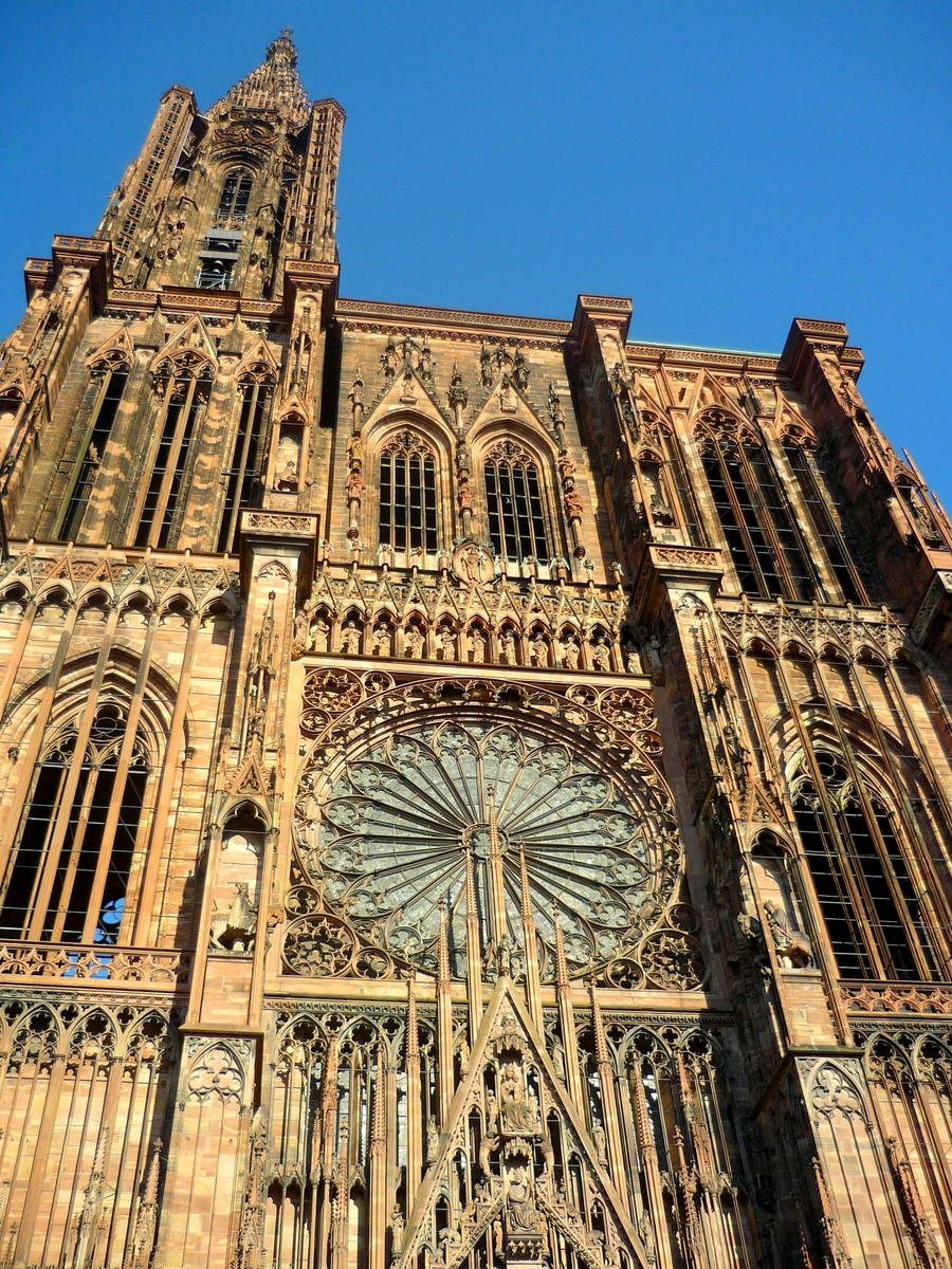 The façade of Strasbourg cathedral © French Moments