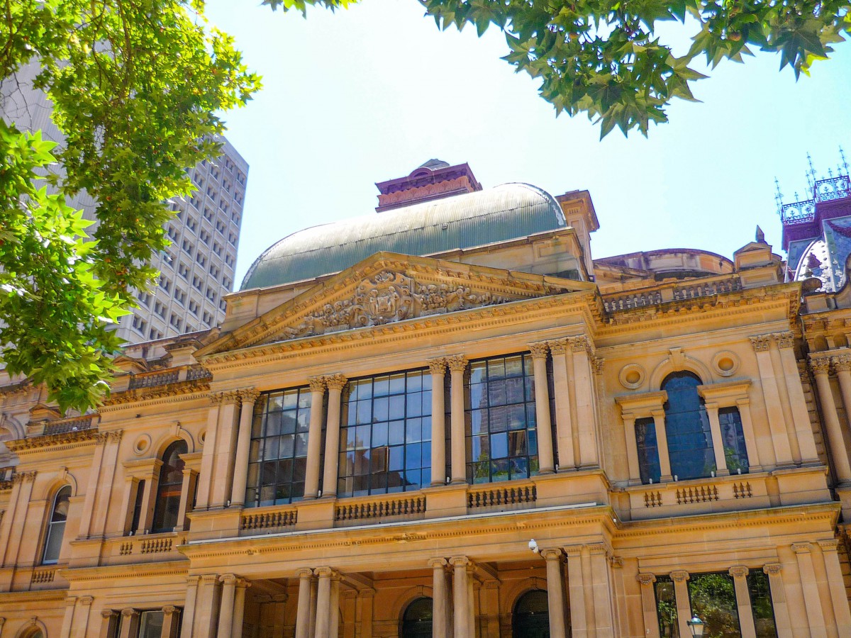 Sydney Town-Hall (side pavilion with dome) © French Moments