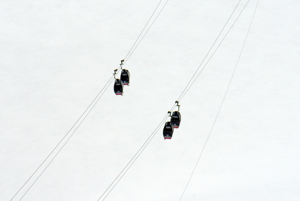 The gondolas above the Vallée Blanche © French Moments