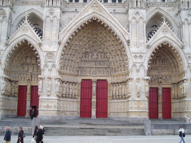 Portals the Cathedral © Amanda Slater, Creative Commons (CC BY-SA 2.0)