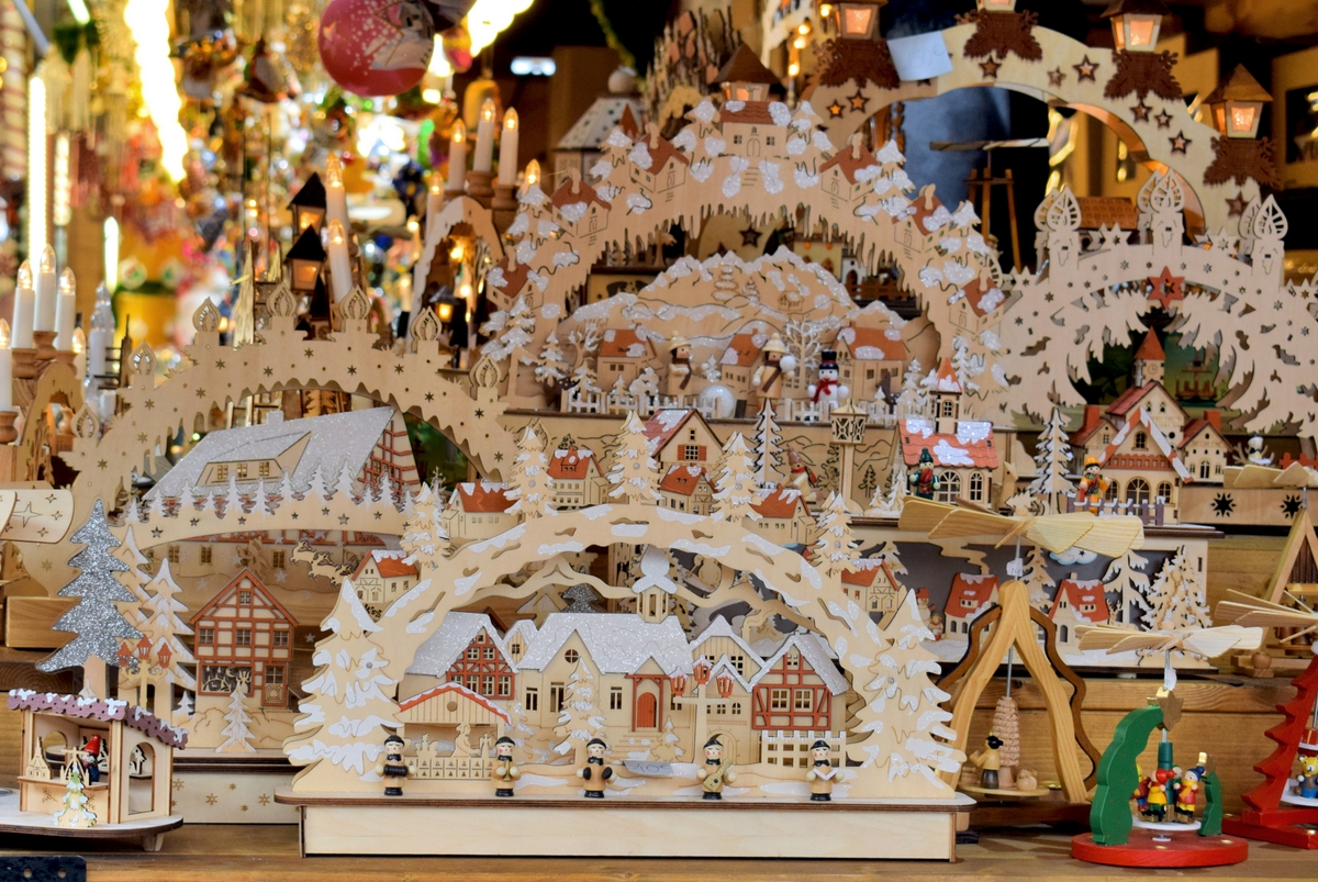 Strasbourg Christmas market: place Broglie © French Moments