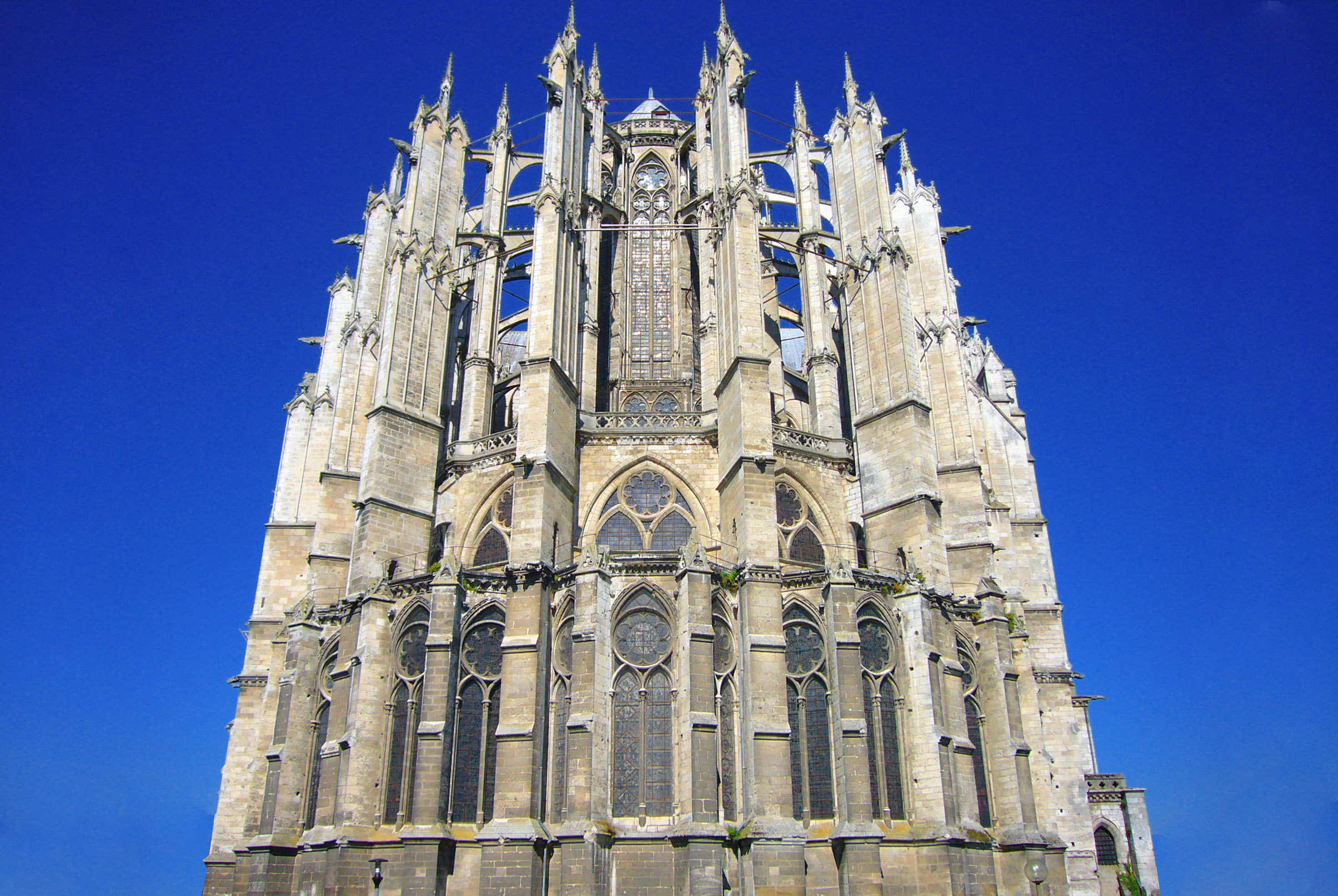 Beauvais Cathedral by Pepijntje [public domain]