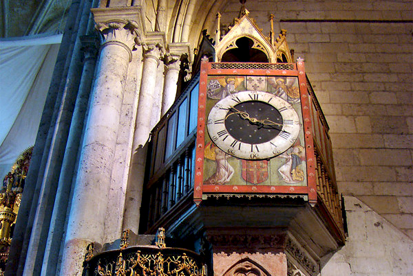 The medieval clock of Beauvais Cathedral © Tango7174 - licence [CC BY-SA 4.0] from Wikimedia Commons