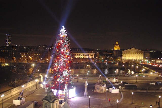 The great Christmas Tree in Place de la Concorde, Paris © French Moments