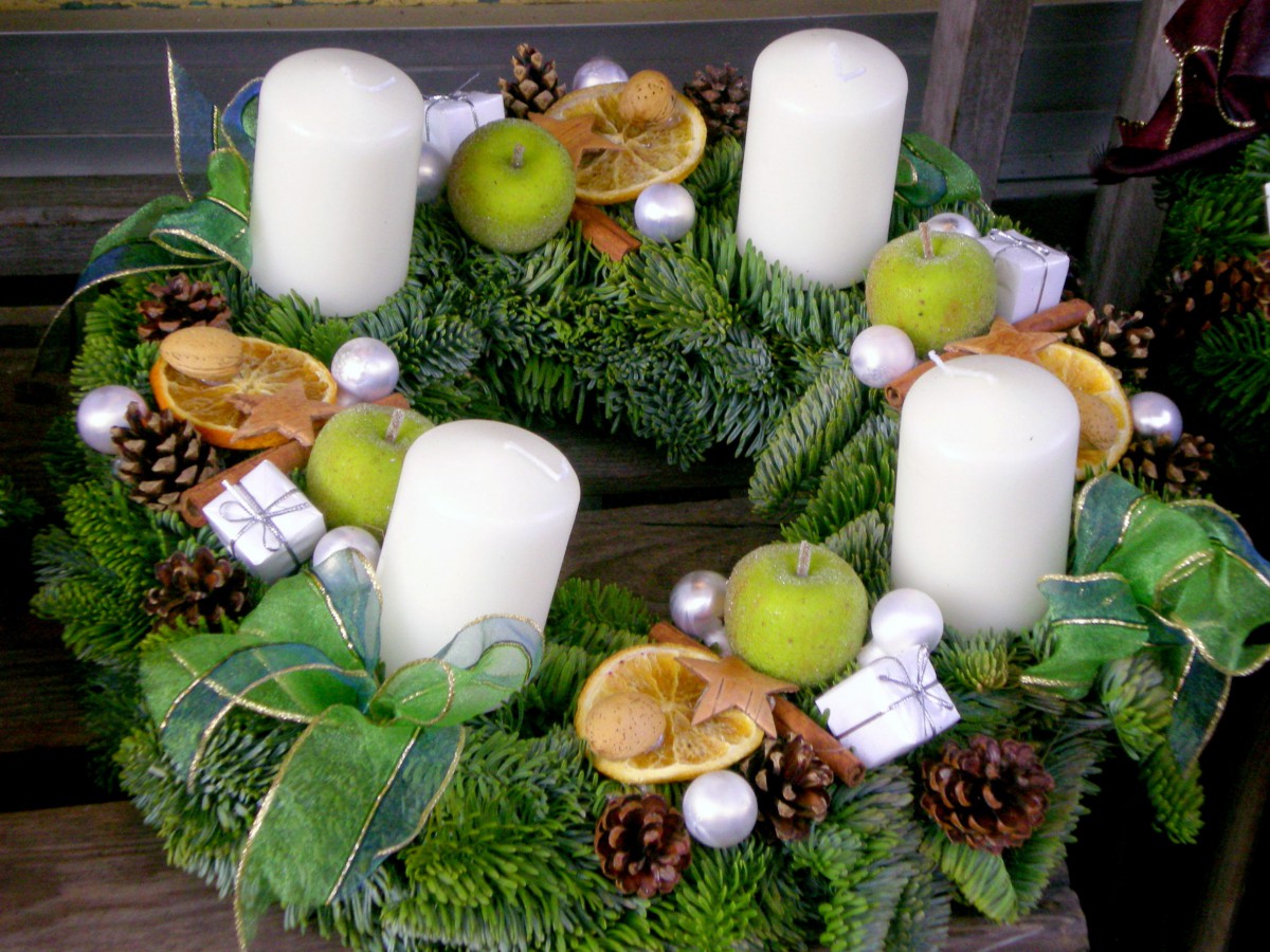 French Traditions of Christmas - Advent Wreath © French Moments