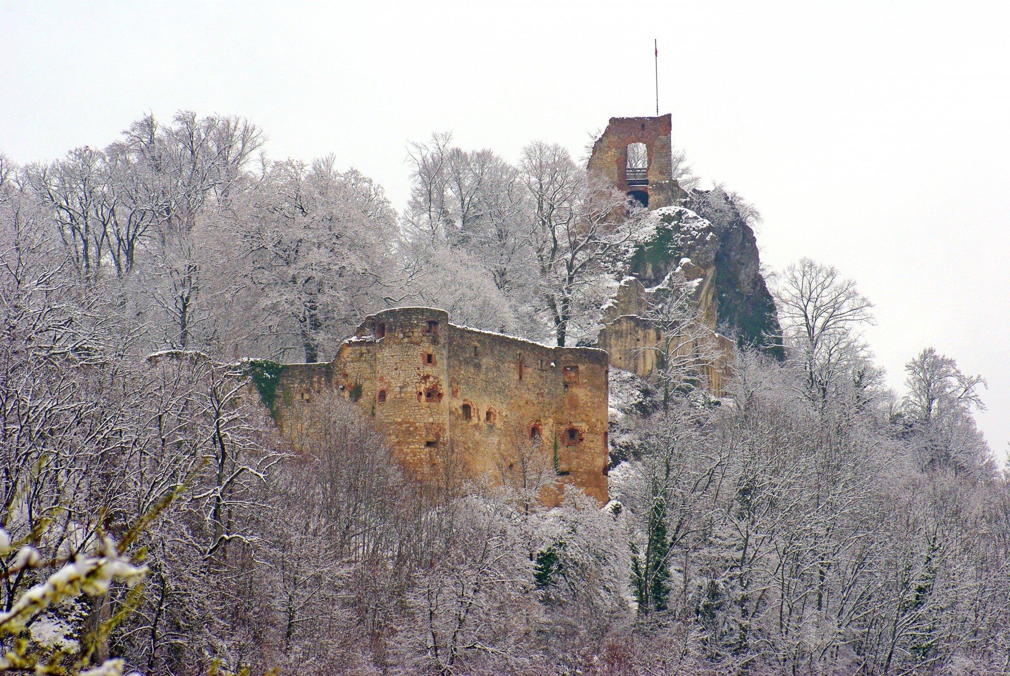 Alsace Castles: Ferrette in winter © French Moments