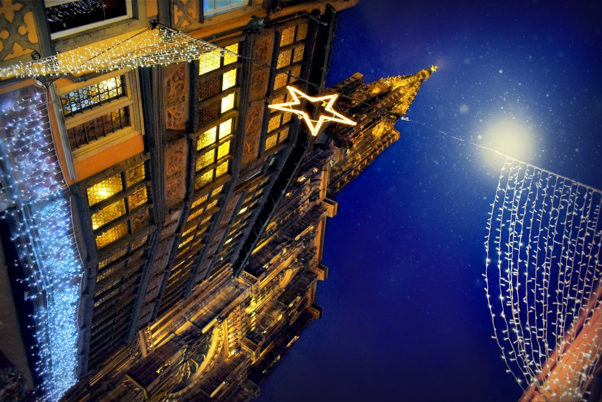 Discover the famous Strasbourg Christmas market © French Moments