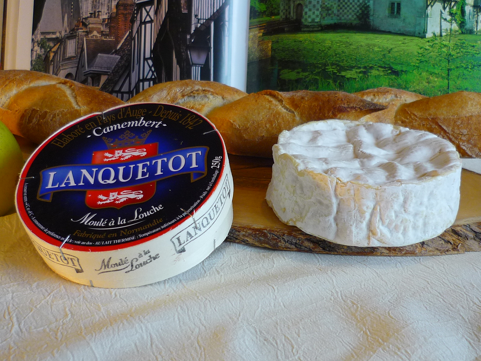 French cheese - Camembert © French Moments