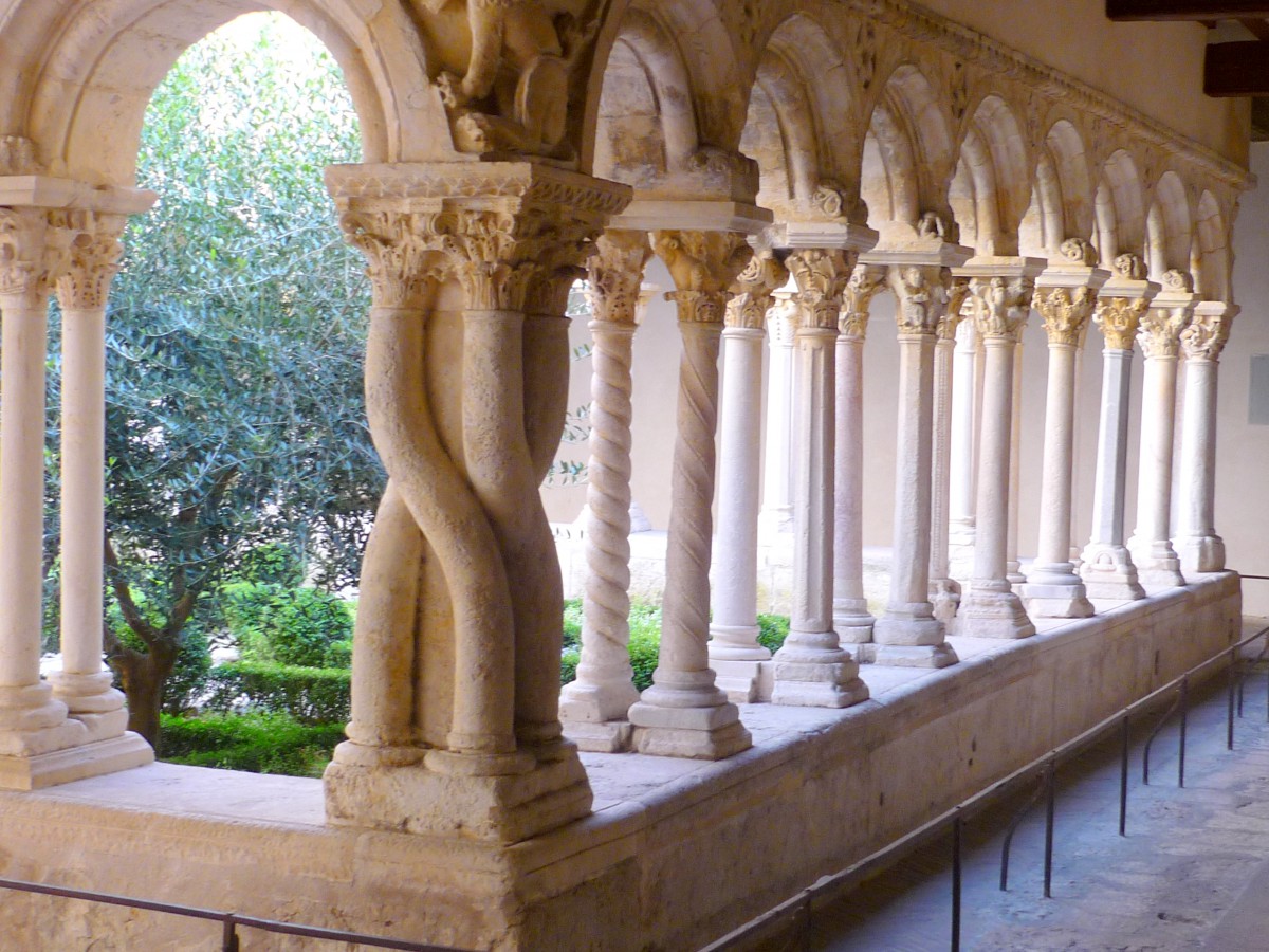 Aix-en-Provence Cathedral - the cloister © French Moments