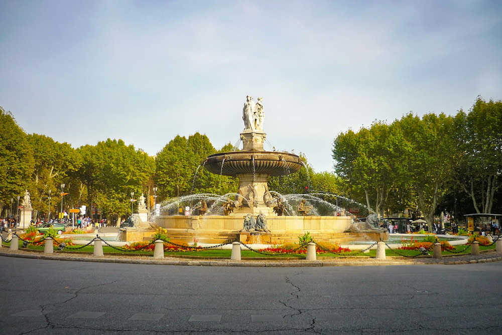 Fontaine de la Rotonde, Aix-en-Provence © French Moments