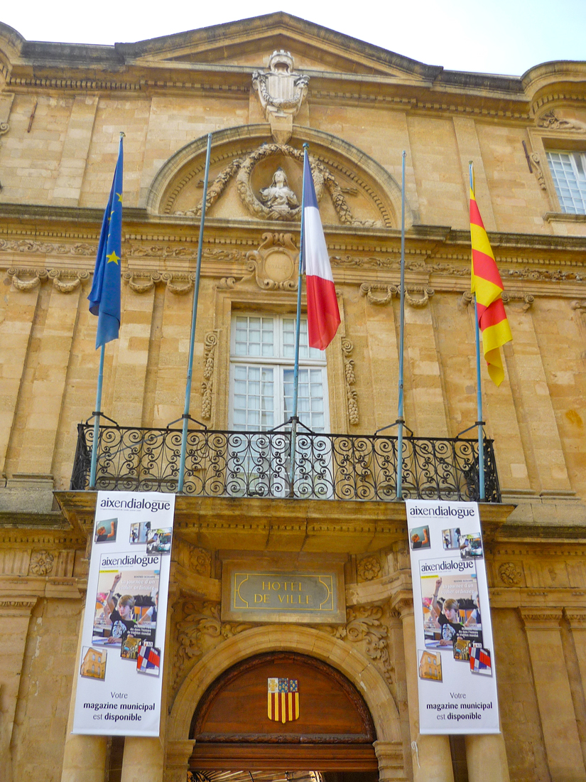 Place de l'Hôtel de Ville of Aix, The front façade of Aix's City-Hall © French Moments