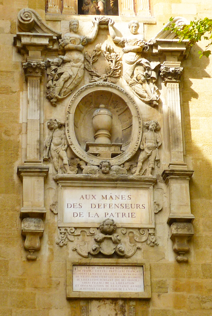 Tour de l'Horloge, Place de l'Hôtel de Ville of Aix-en-Provence © French Moments