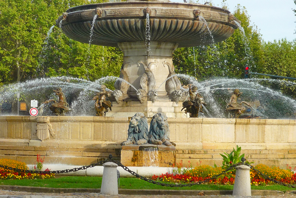 Fontaine de la Rotonde, Aix-en-Provence © French Moments