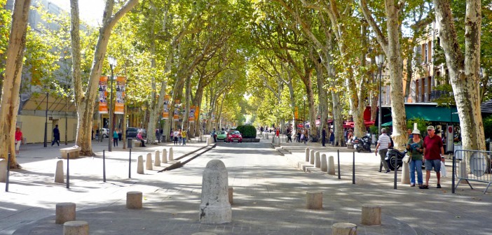 Cours Mirabeau Aix-en-Provence 02 © French Moments