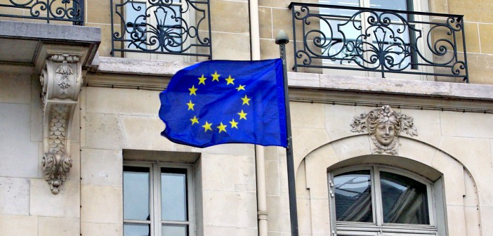 European Flag Paris © French Moments