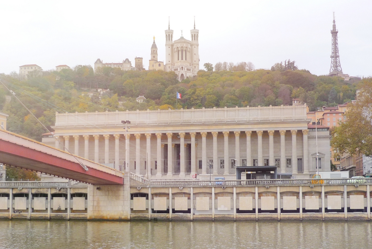 Palace of Justice by the Saône © French Moments
