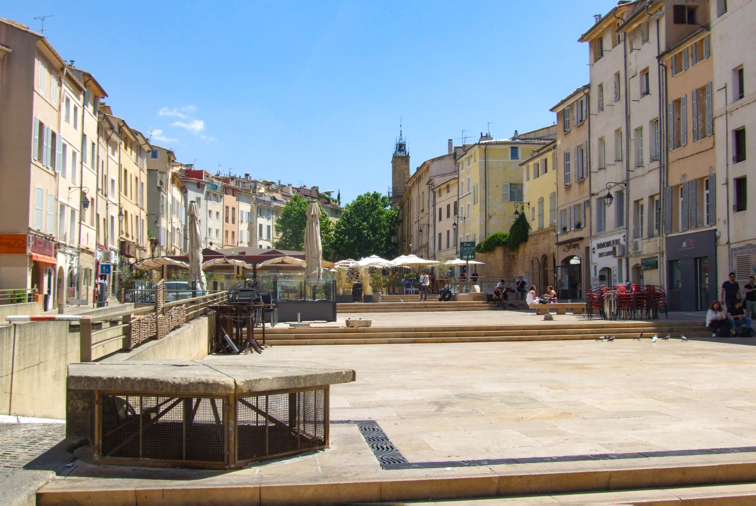 Aix-en-Provence old town - Place des Cardeurs © Odejea - licence [CC BY-SA 4.0] from Wikimedia Commons