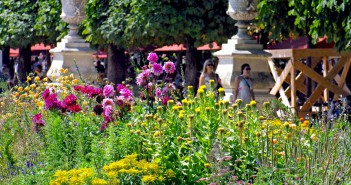 Is the Tuileries Garden in danger? Parks and Gardens of Paris: Summer in the Tuileries © French Moments