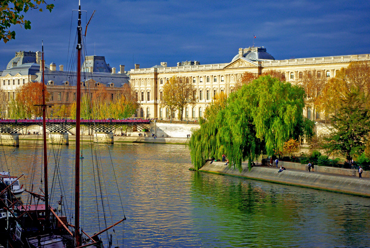 Paris: Rive Gauche Rive Droite Left Bank Right Bank by Jean -  UK