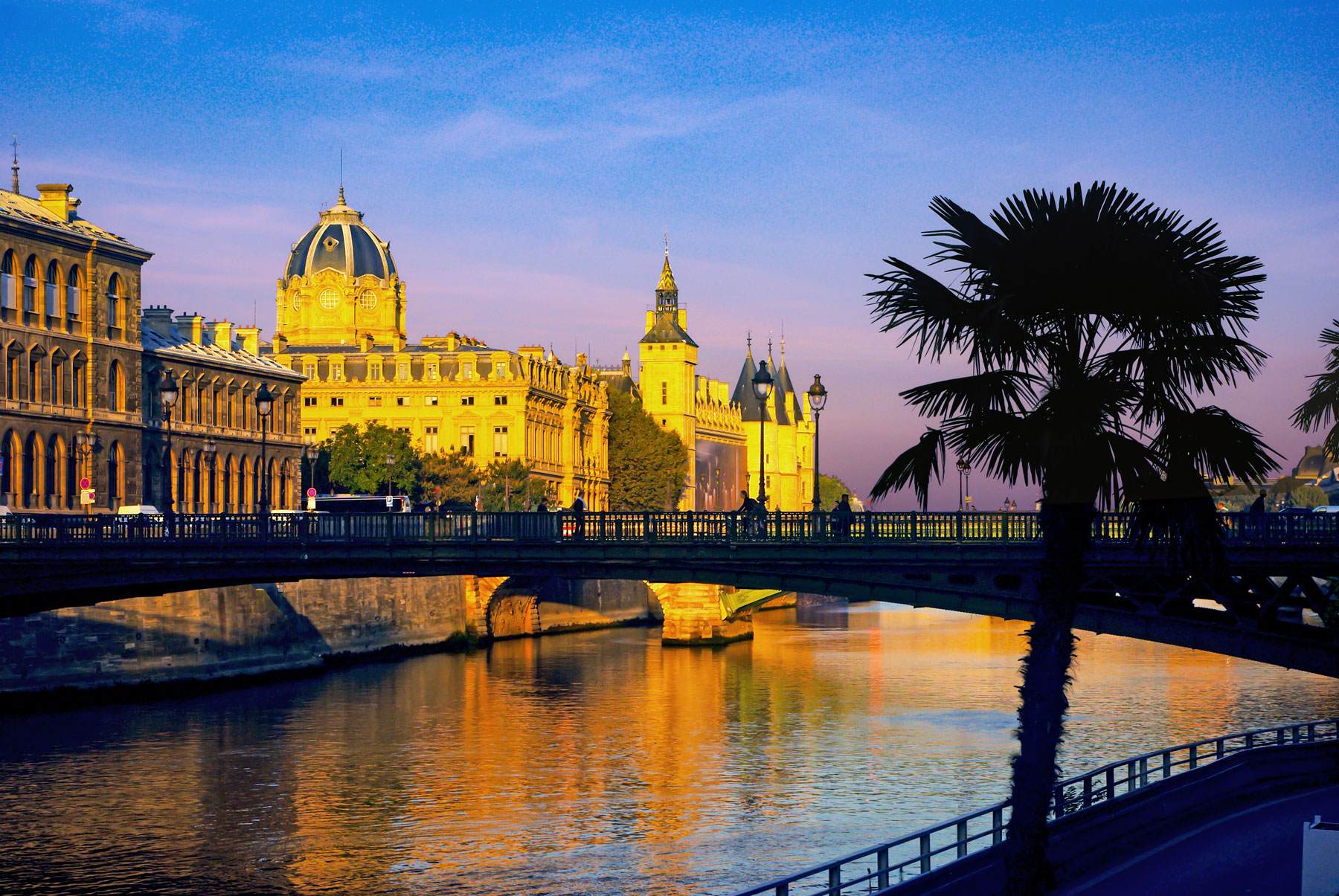 Seasons of the year in France - Paris © French Moments