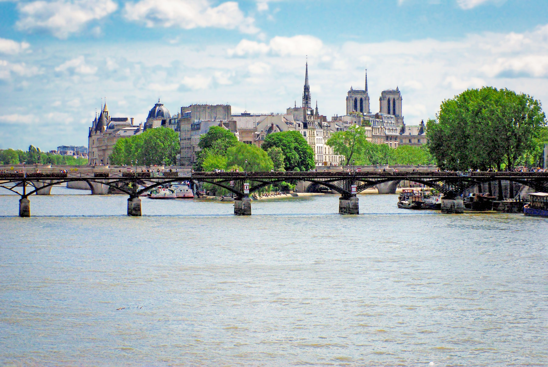 The River Seine in Paris © French Moments