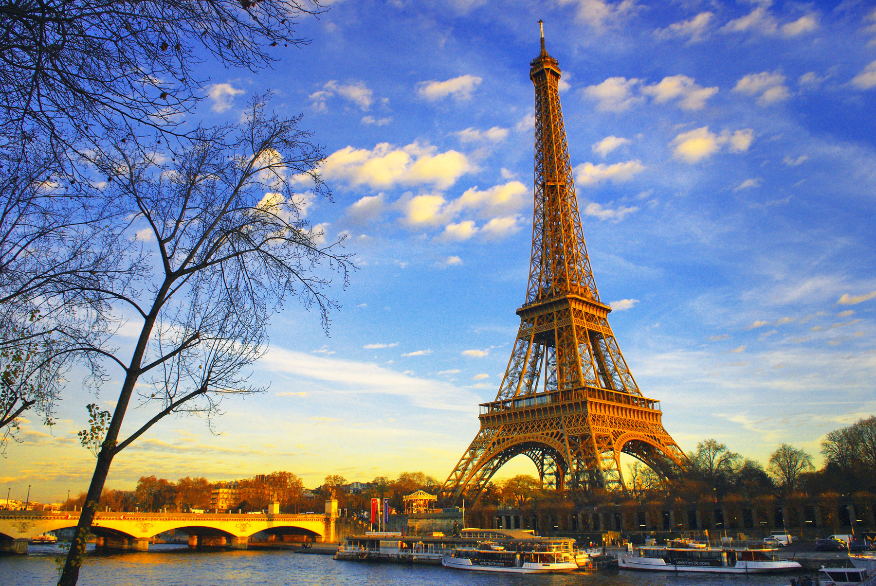 Sous le ciel de Paris - Eiffel Tower © French Moments