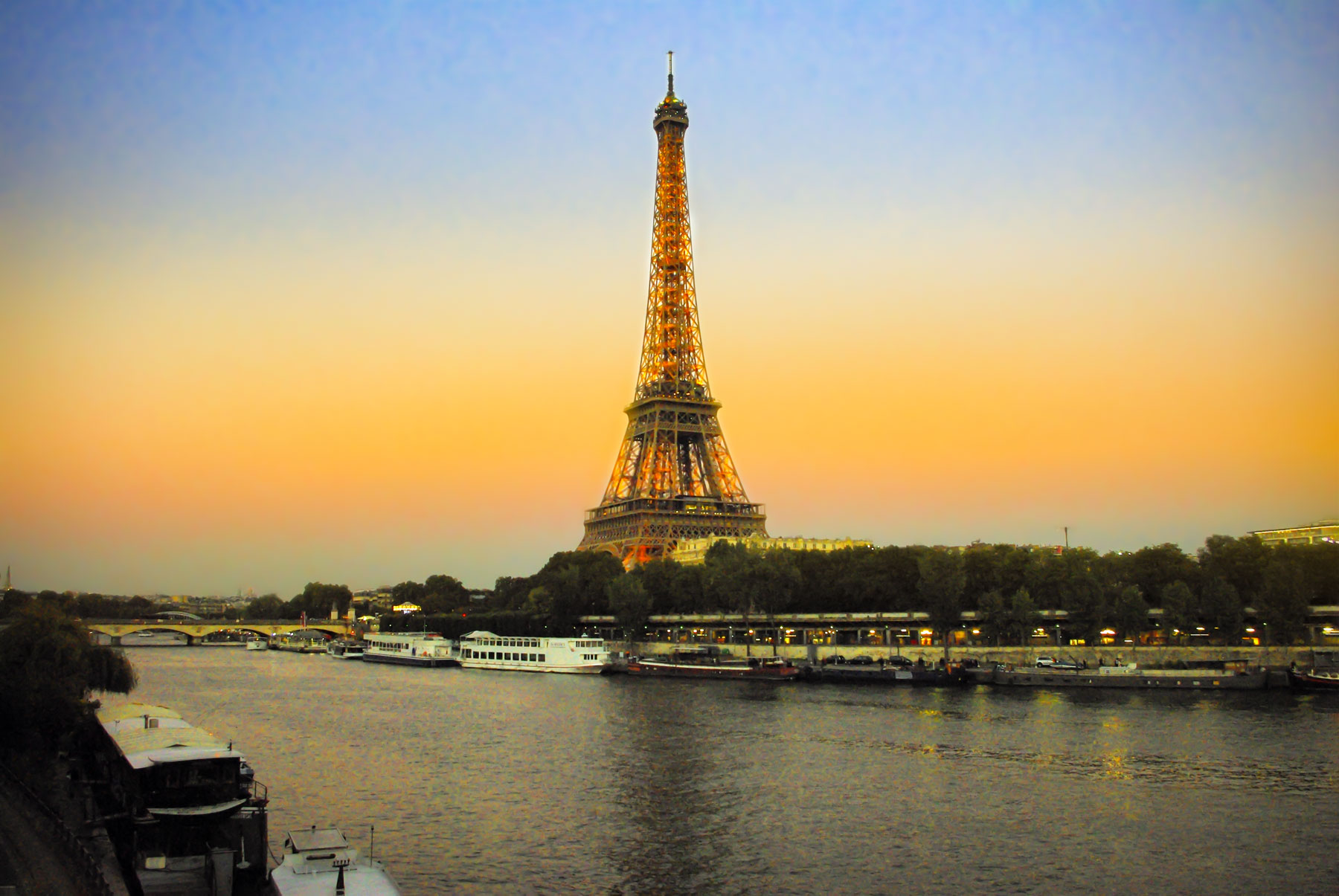 Eiffel Tower sunset © French Moments