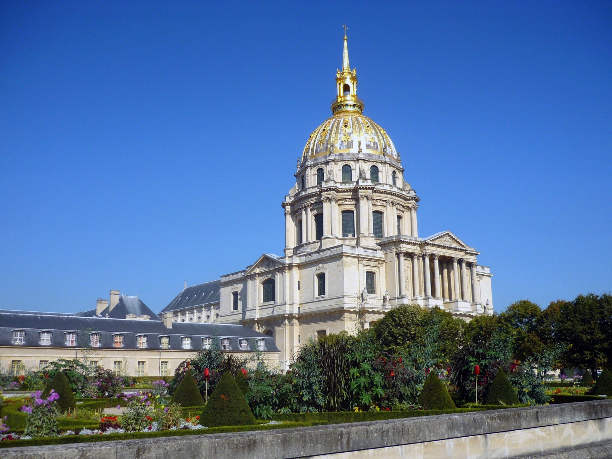 Famous Monuments of Paris - Hôtel des Invalides © French Moments