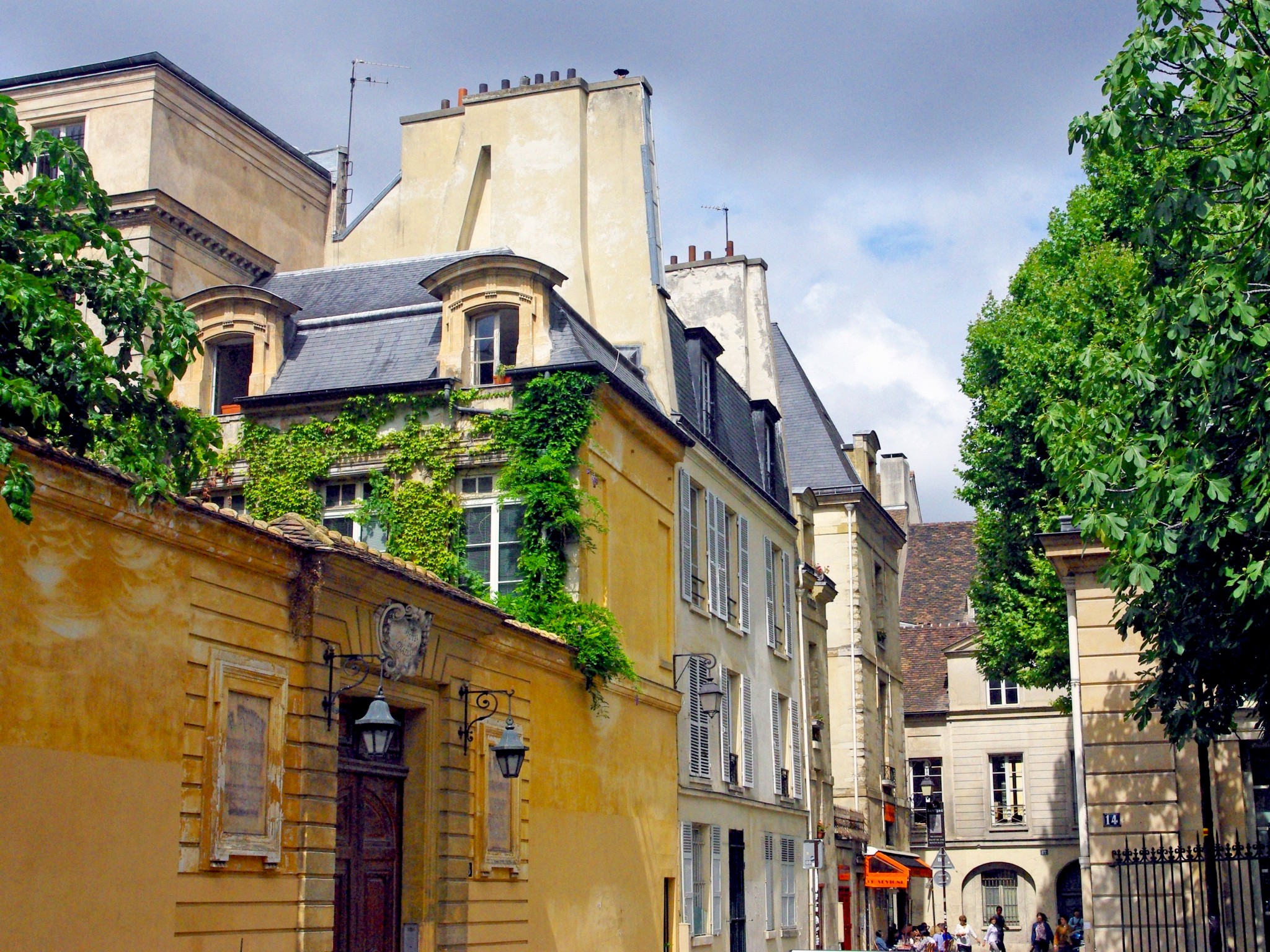 Marais District Paris © French Moments