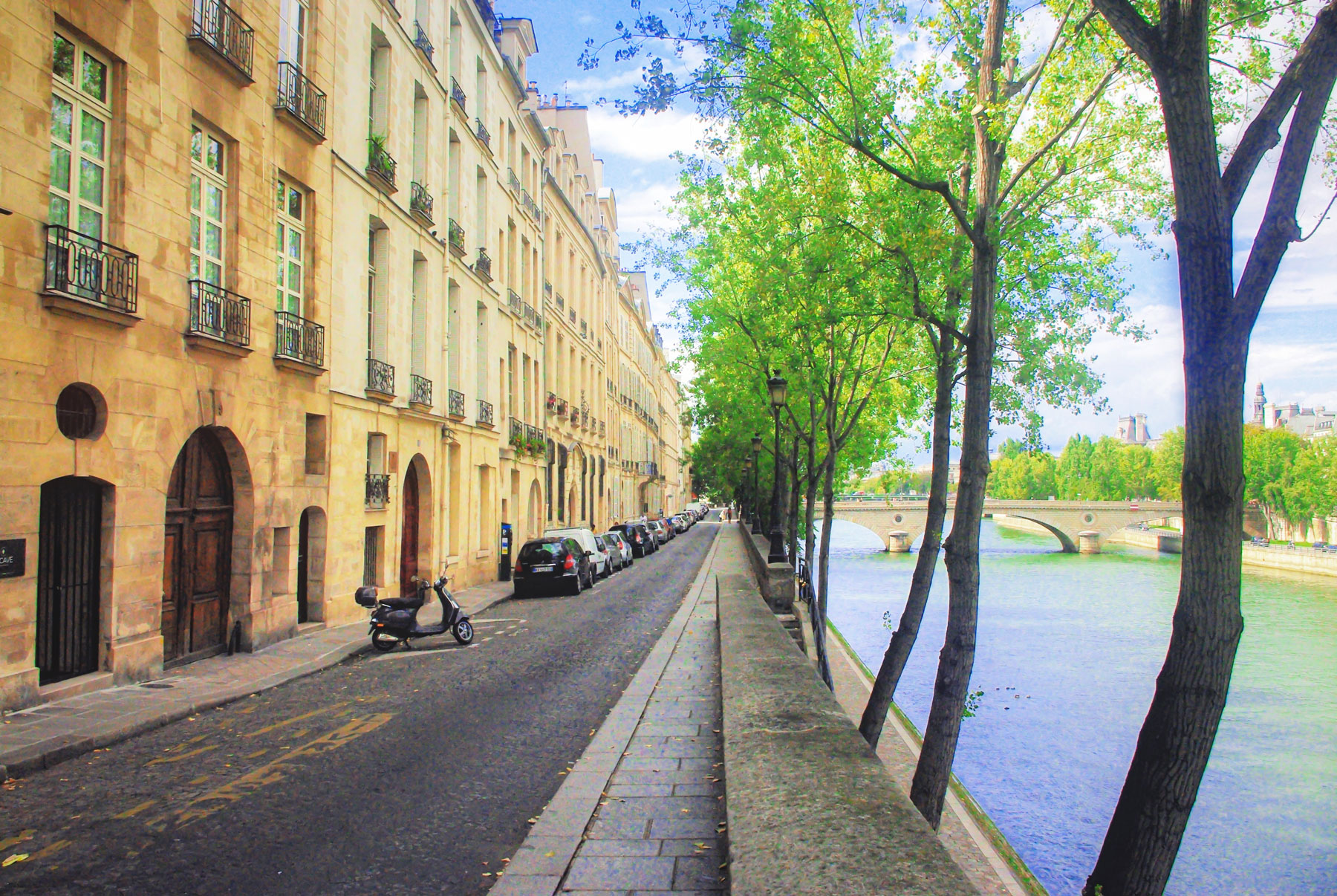 Spring on the Ile Saint-Louis © French Moments
