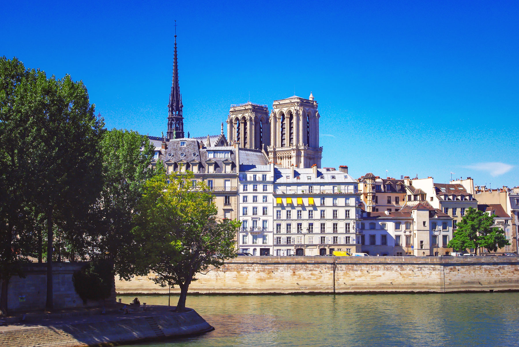 Religious buildings in Paris - Notre-Dame © French Moments