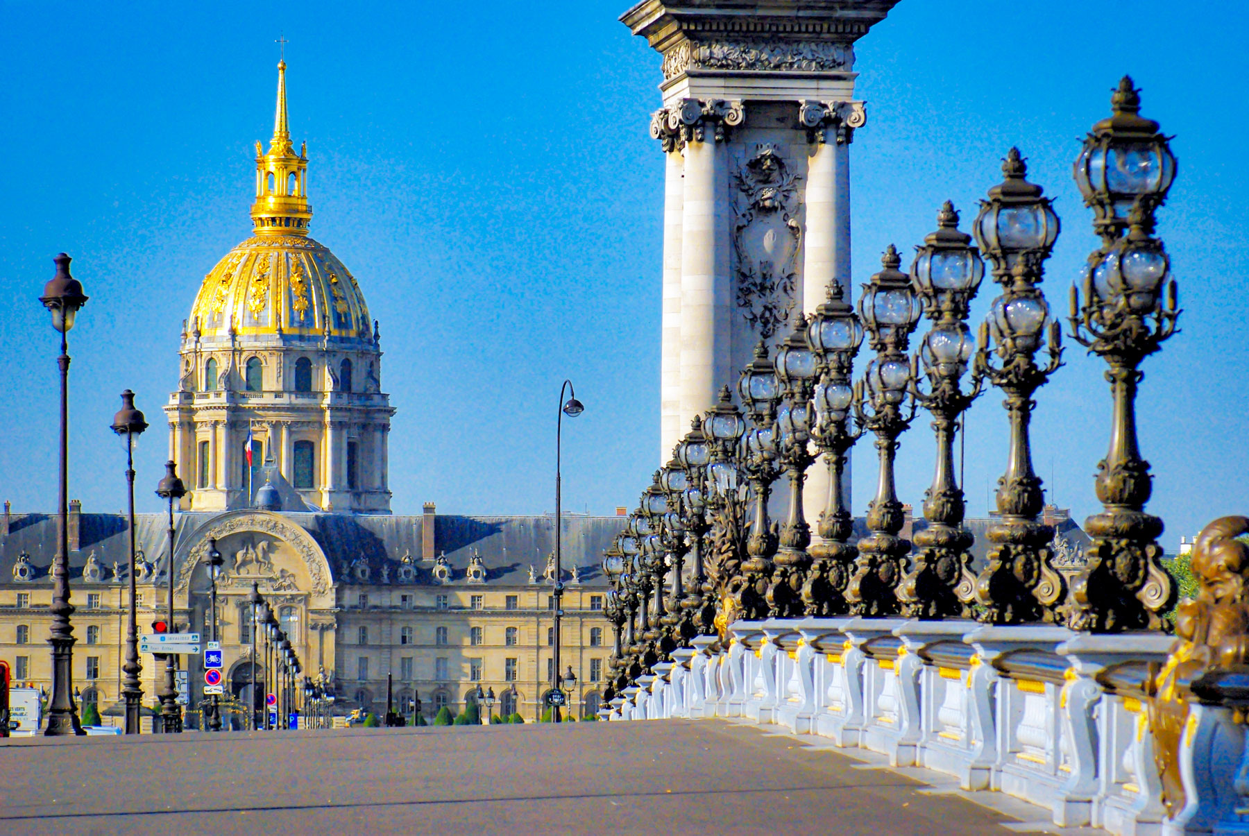 Champs-Elysées facts. History. Geography. Stores. Events.