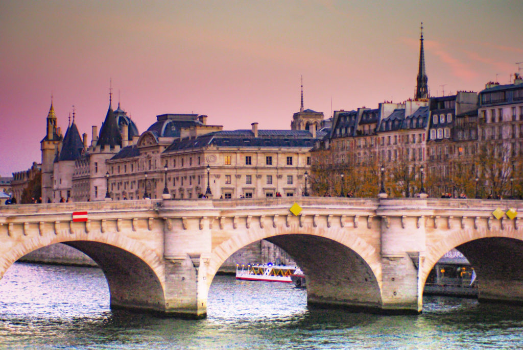 Discover the Quais de la Seine in Paris - French Moments