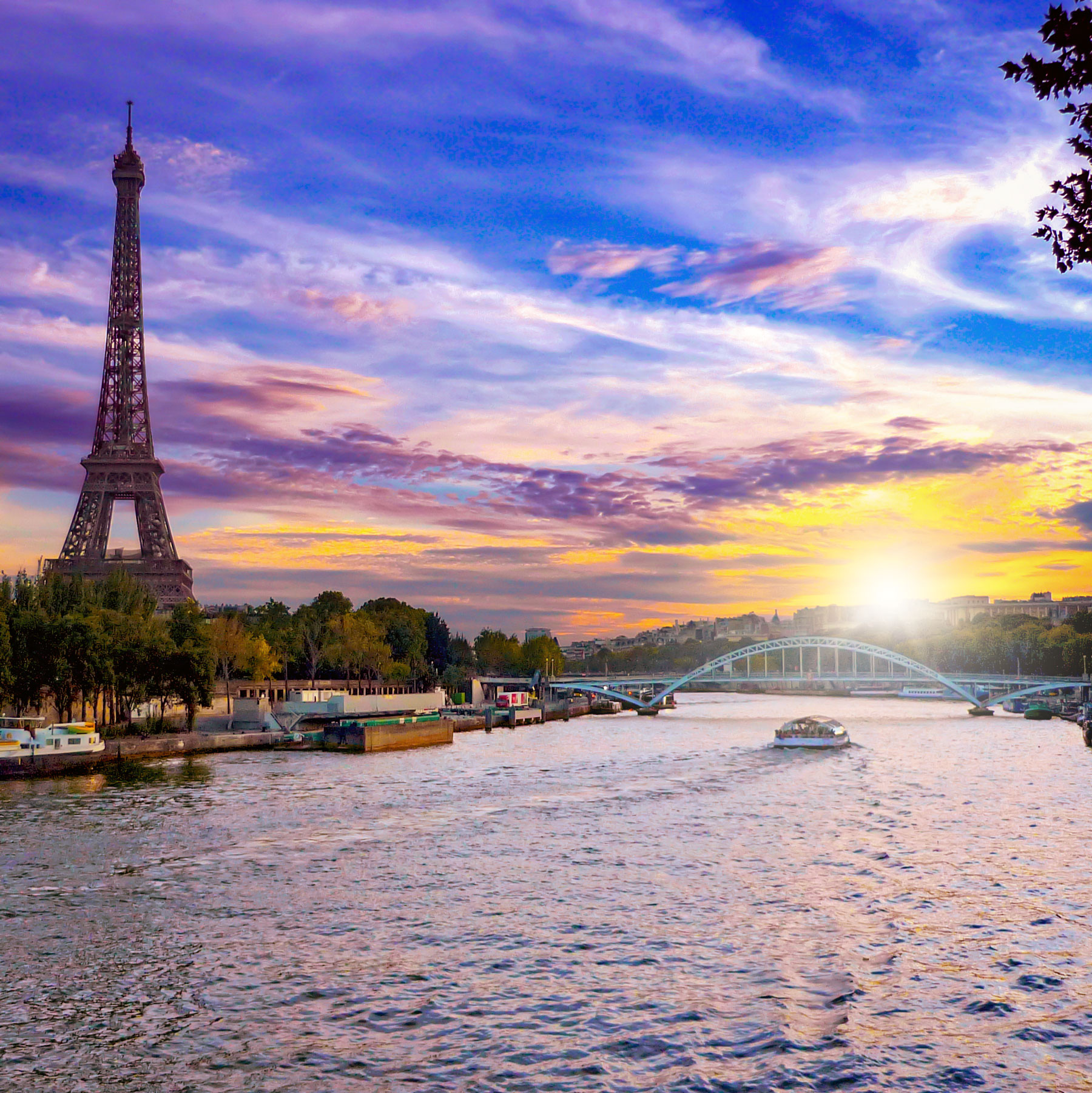 Sous le ciel de Paris © French Moments