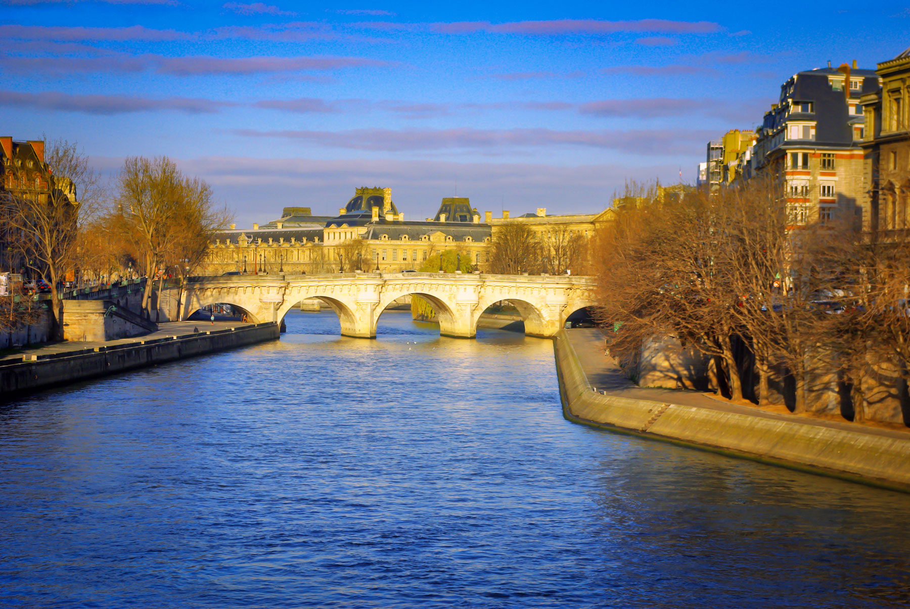 Pont neuf in Paris - The admission is free of cost