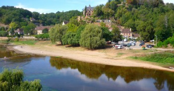 The site of Limeuil on the banks of River Dordogne, Périgord © French Moments