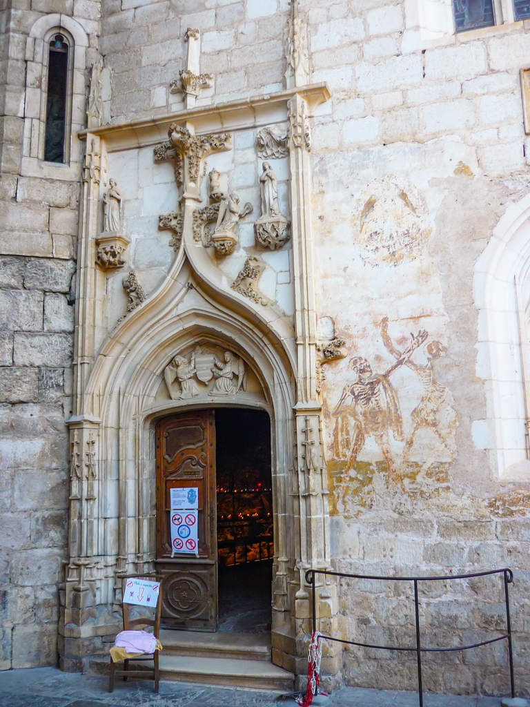 Entrance to Notre-Dame Chapel and the Macabre dance fresco from the 13th C © French Moments