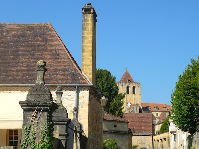 In the old town of Saint-Cyprien © French Moments