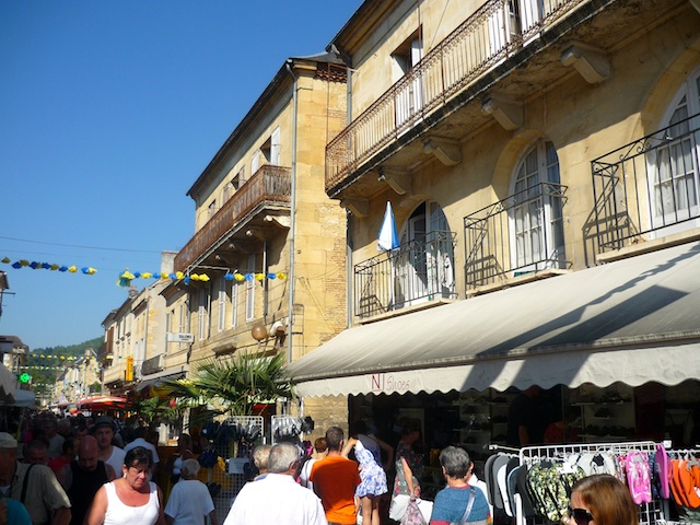 Rue Gambetta, Market Day in Saint-Cyprien © French Moments