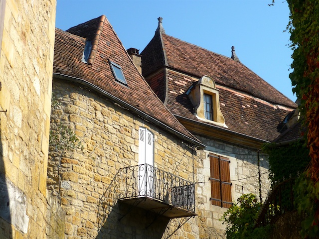 In the old town of Saint-Cyprien © French Moments