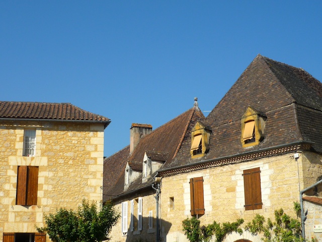 In the old town of Saint-Cyprien © French Moments