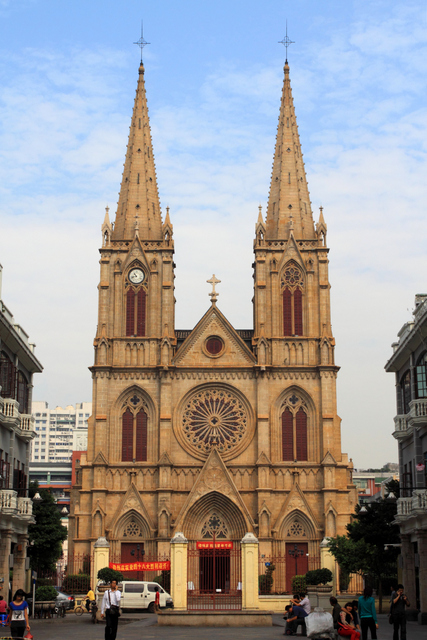 Guangzhou Cathedral © Zhangzhugang - licence [CC BY-SA 3.0] from Wikimedia Commons