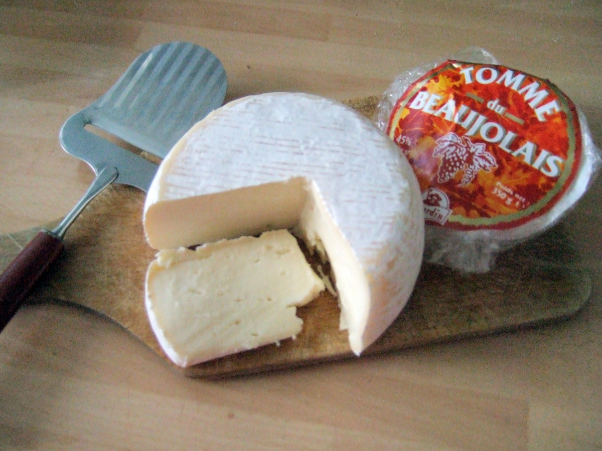 Tomme du Beaujolais © Stevage - licence [CC BY 2.5] from Wikimedia Commons