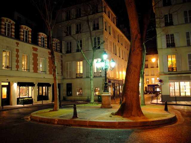 Romantic places in Paris: Place Furstemberg © French Moments