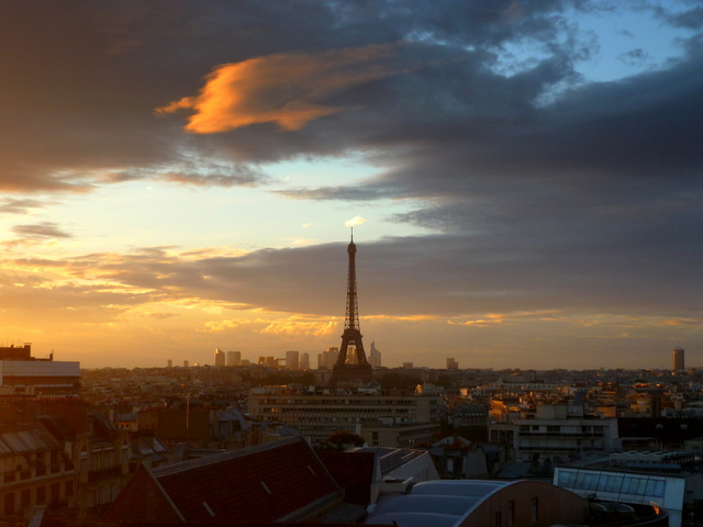 Eiffel Tower at sunset 01 © French Moments