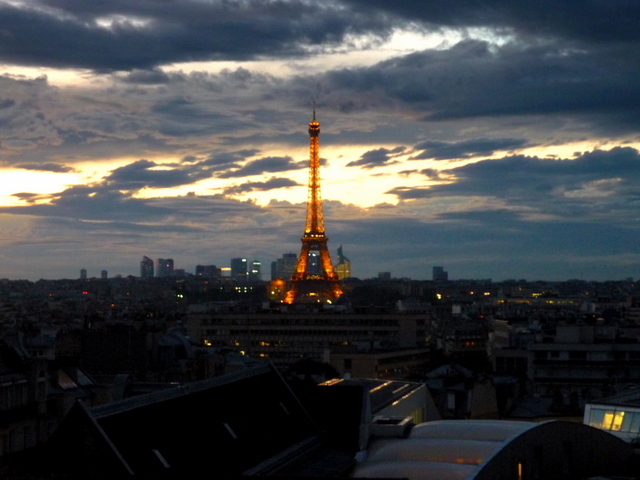 Eiffel Tower at sunset 02 © French Moments