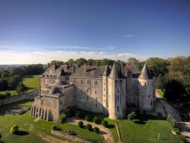 The castle of Meung-sur-Loire © P.Hirsch