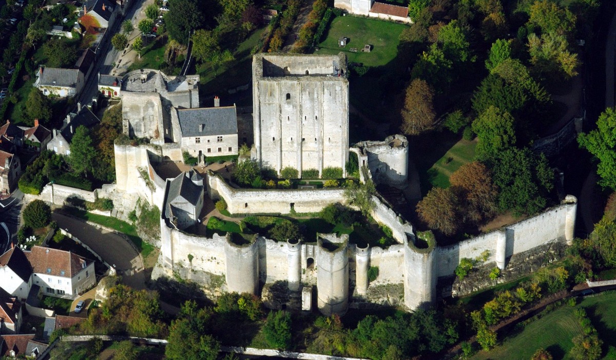 Castles of France: Loches Castle © Lieven Smits - licence [CC BY-SA 3.0] from Wikimedia Commons
