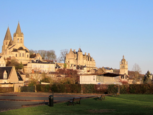 Loches © Jaunet - licence [CC BY-SA 3.0], from Wikimedia Commons