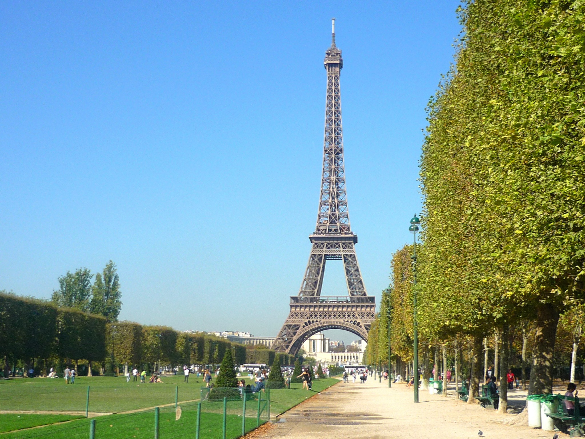 Eiffel Tower Facts - Context Travel